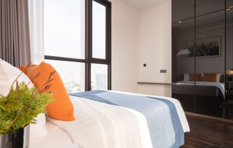 Rent a 2-bedroom 1-bathroom condo at Park Origin Thonglor, Bangkok. Fully furnished, scenic views, luxury amenities, prime Thonglor location near BTS Thonglor. Rent 65,000 THB/month