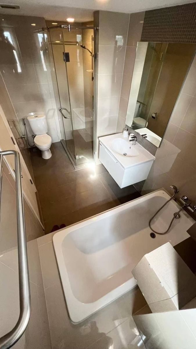 Rent a pet-friendly 2-bedroom condo at Maestro 39 in Sukhumvit. Modern amenities, negotiable rent, and a prime location near BTS Phrom Phong. THB 47,000/month.