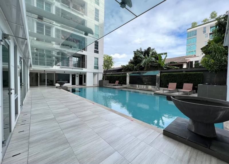 Rent a pet-friendly 2-bedroom condo at Maestro 39 in Sukhumvit. Modern amenities, negotiable rent, and a prime location near BTS Phrom Phong. THB 47,000/month.
