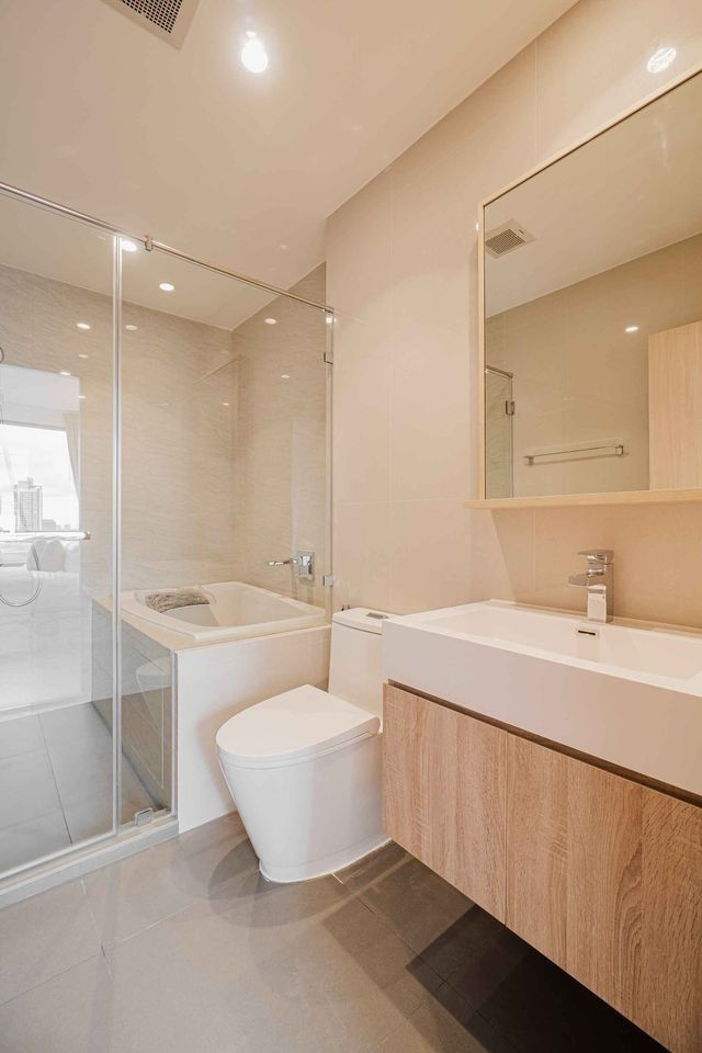 2-Bed, 2-Bath Condo for Rent at Maru Ekamai 2, 60 sqm, ฿65,000/month – Stunning Views, Near Ekkamai BTS, Fully Furnished, Modern Design