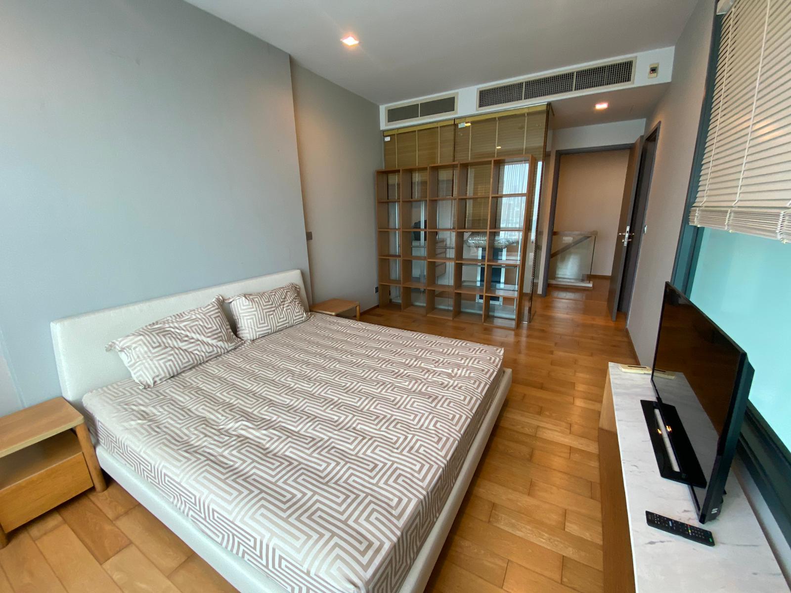 Rent a 2-bedroom duplex condo at Keyne by Sansiri, Sukhumvit, Bangkok for 60,000 THB/month. Enjoy premium amenities and a prime location near Thong Lo BTS.