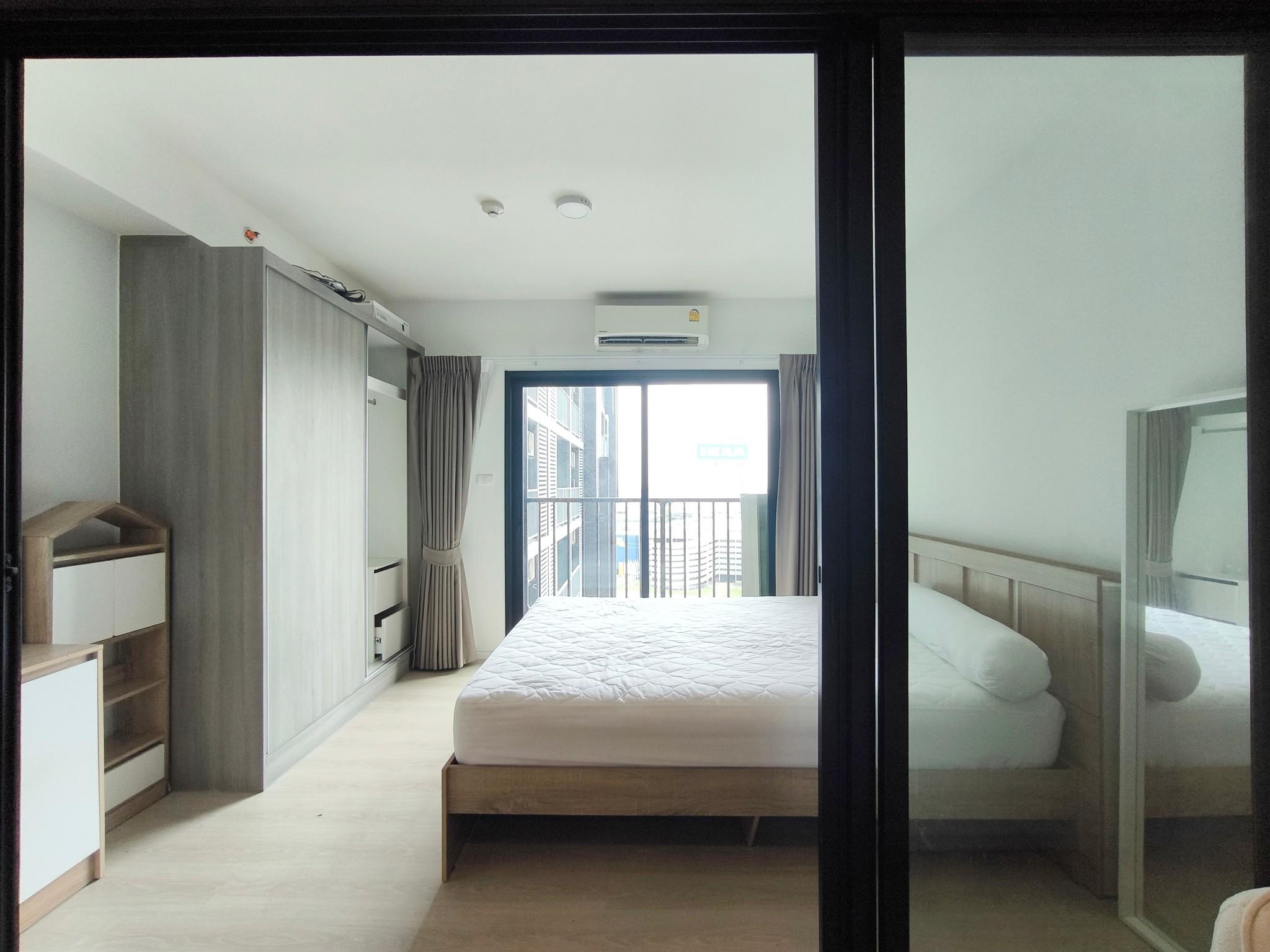 Spacious 3-bed, 3-bath condo (200 sqm) at President Park Sukhumvit 24 for rent. Prime location near BTS, malls, and hospitals. Rent: 65,000 THB/month.