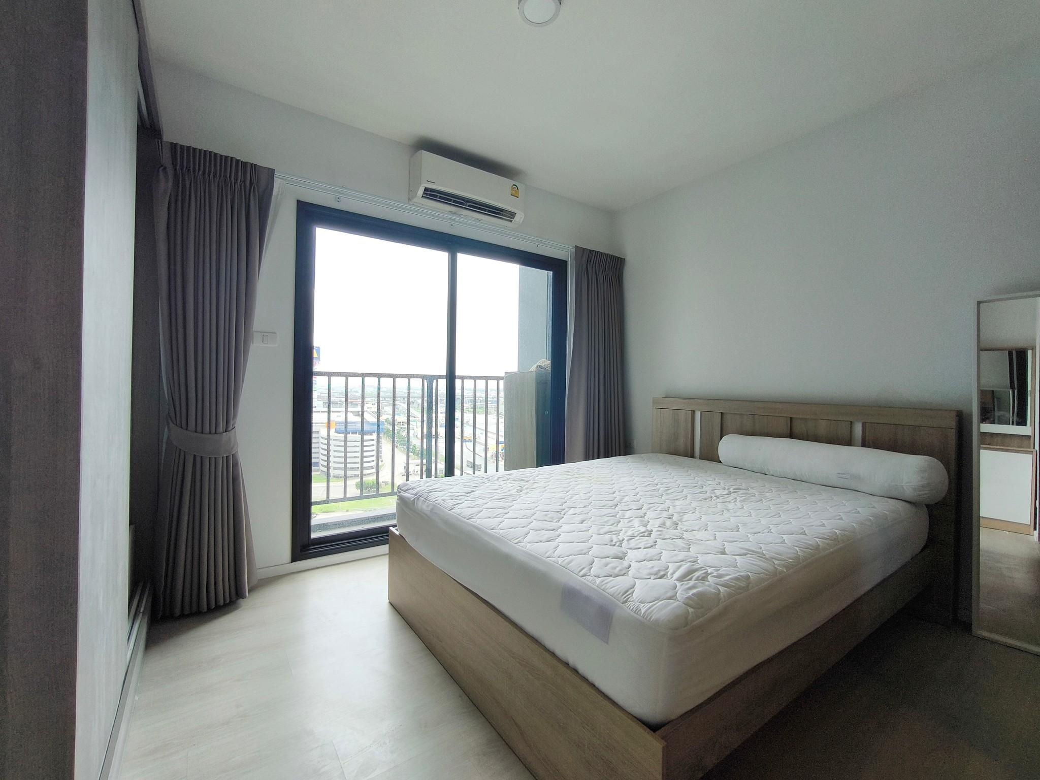 Spacious 3-bed, 3-bath condo (200 sqm) at President Park Sukhumvit 24 for rent. Prime location near BTS, malls, and hospitals. Rent: 65,000 THB/month.