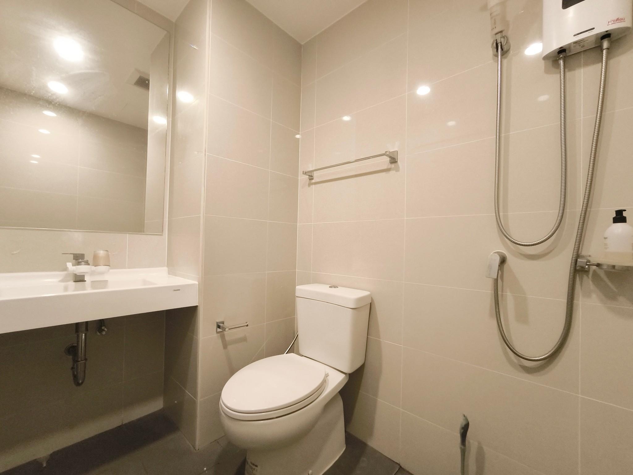 Spacious 3-bed, 3-bath condo (200 sqm) at President Park Sukhumvit 24 for rent. Prime location near BTS, malls, and hospitals. Rent: 65,000 THB/month.