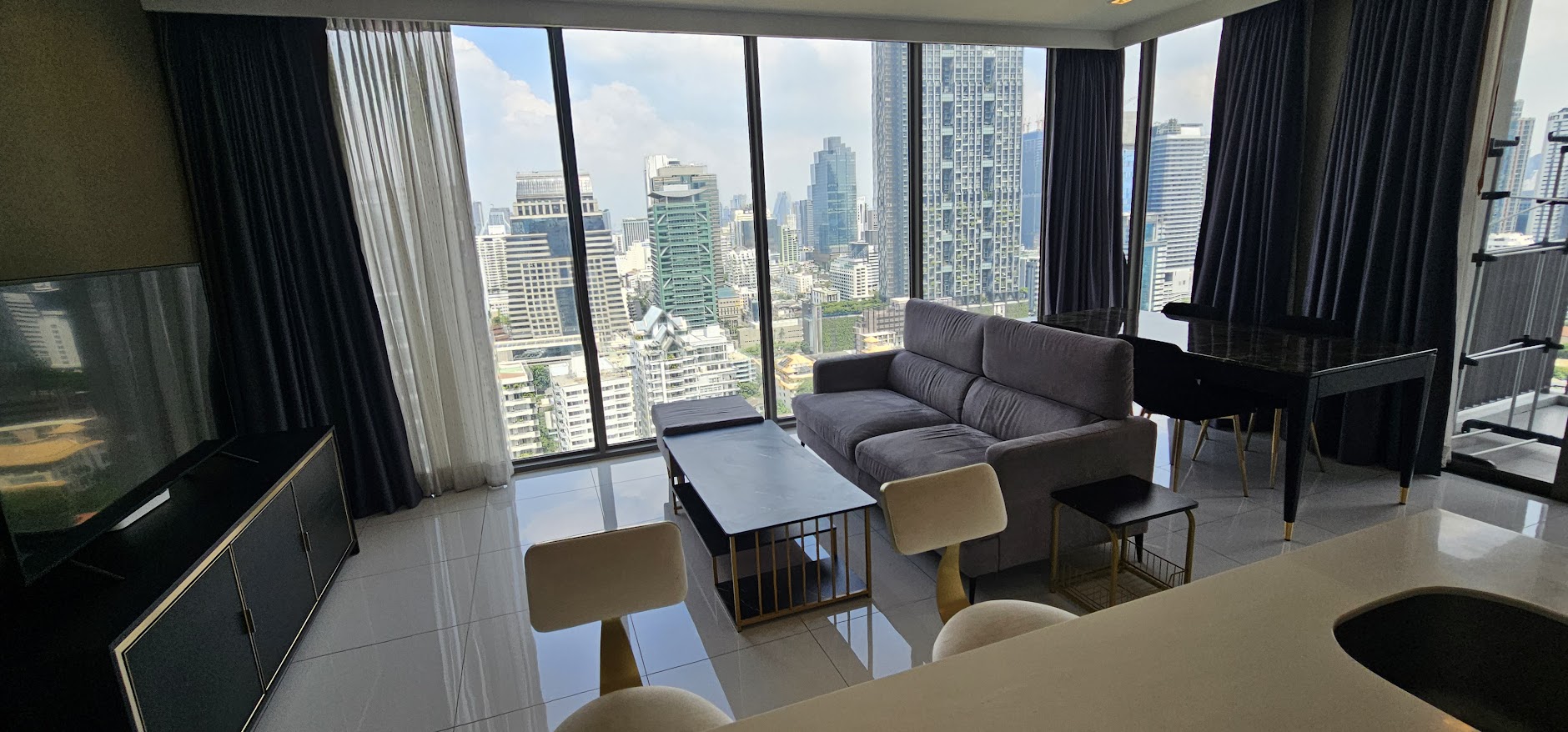 Rent a luxury 2-bed, 2-bath condo at Nara 9 by Eastern Star. Prime Sathon location, top amenities, near Chong Nonsi BTS. THB 50,000/month.