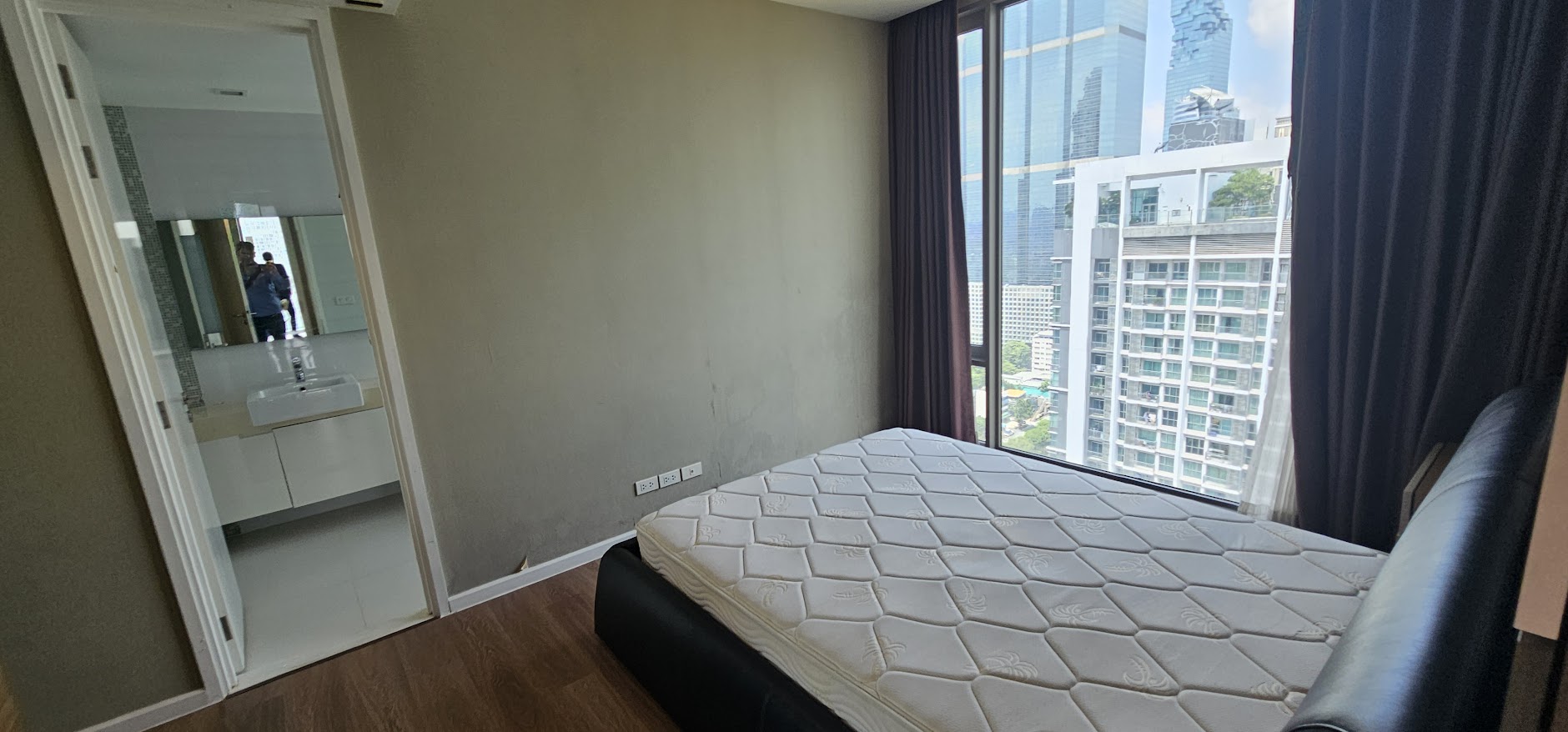 Rent a luxury 2-bed, 2-bath condo at Nara 9 by Eastern Star. Prime Sathon location, top amenities, near Chong Nonsi BTS. THB 50,000/month.