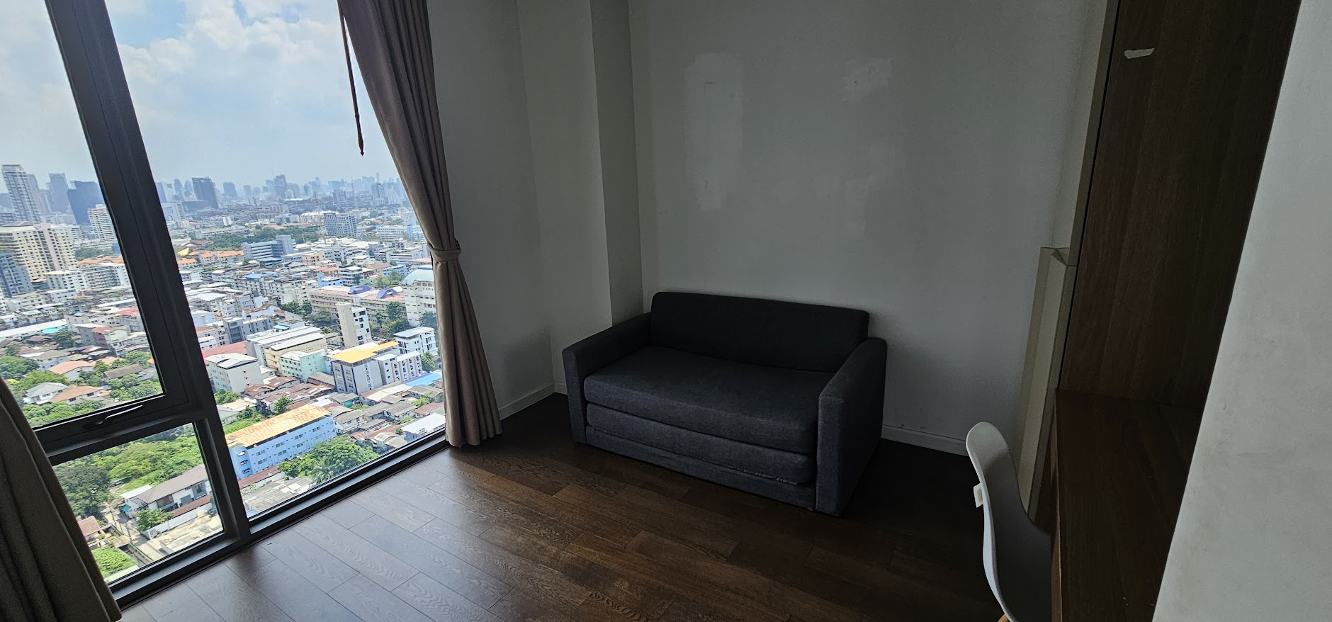 Rent a luxury 2-bed, 2-bath condo at Nara 9 by Eastern Star. Prime Sathon location, top amenities, near Chong Nonsi BTS. THB 50,000/month.