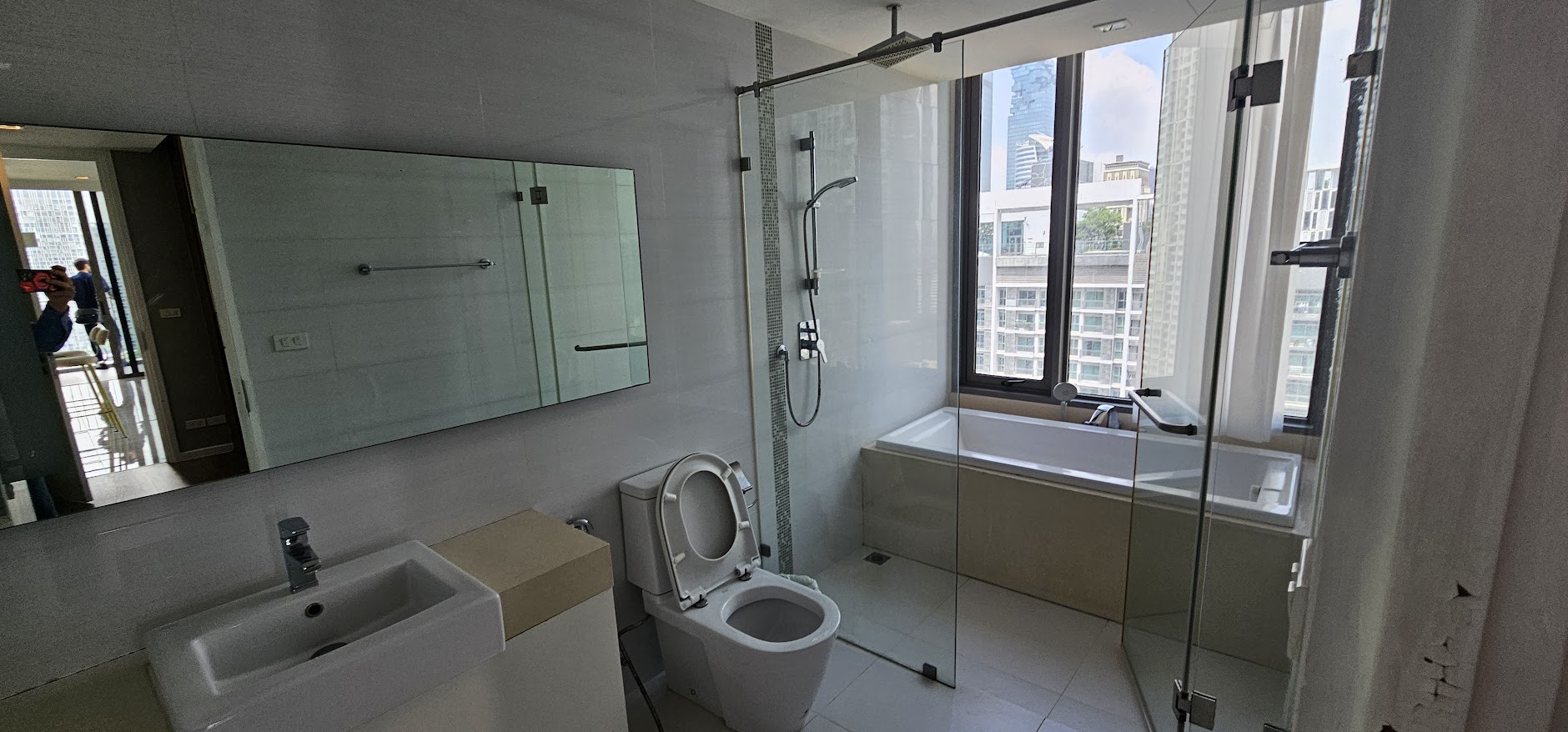 Rent a luxury 2-bed, 2-bath condo at Nara 9 by Eastern Star. Prime Sathon location, top amenities, near Chong Nonsi BTS. THB 50,000/month.