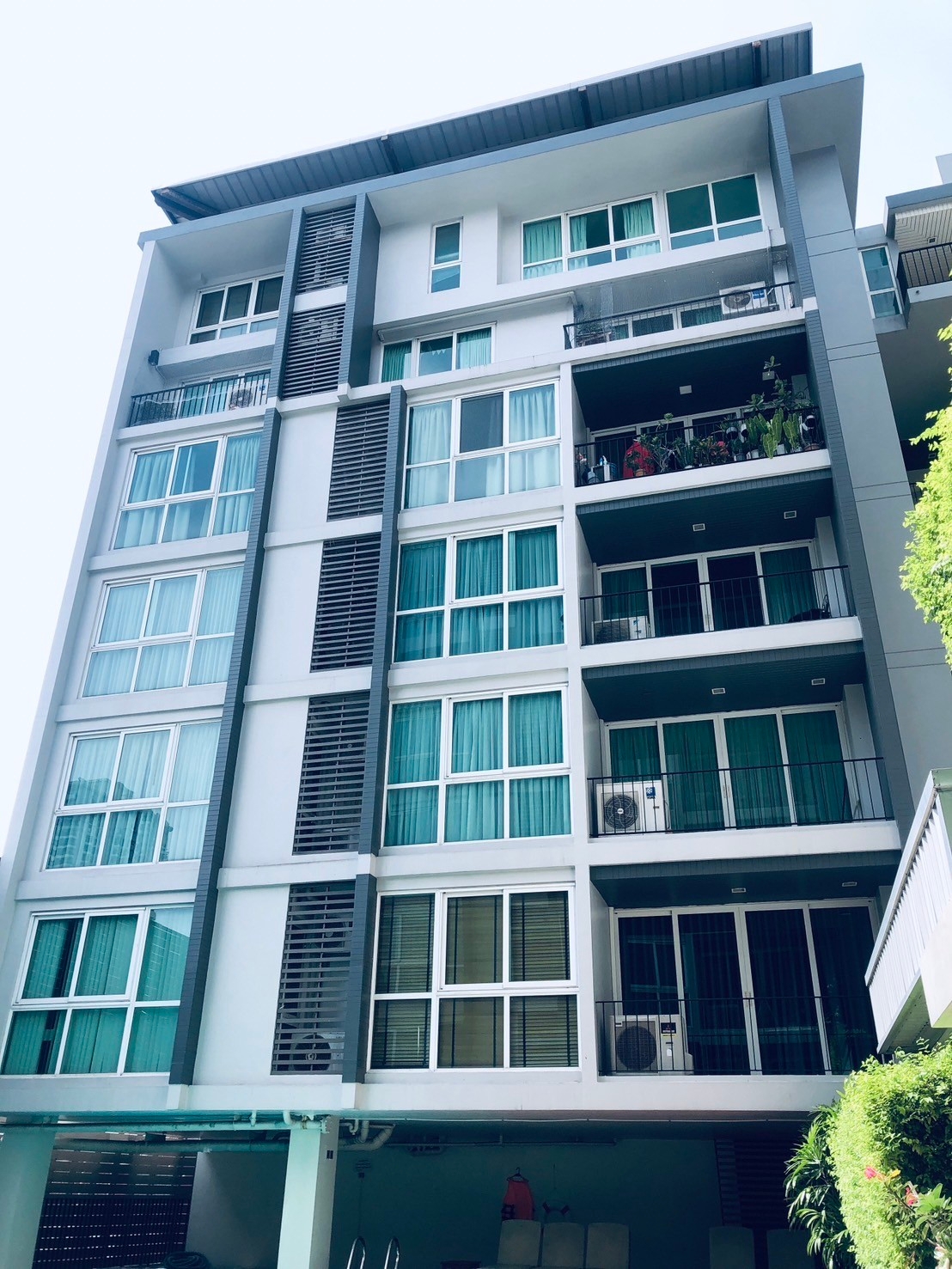 1-Bed, 2-Bath condo at Nusasiri Grand, 35,000 THB/month.