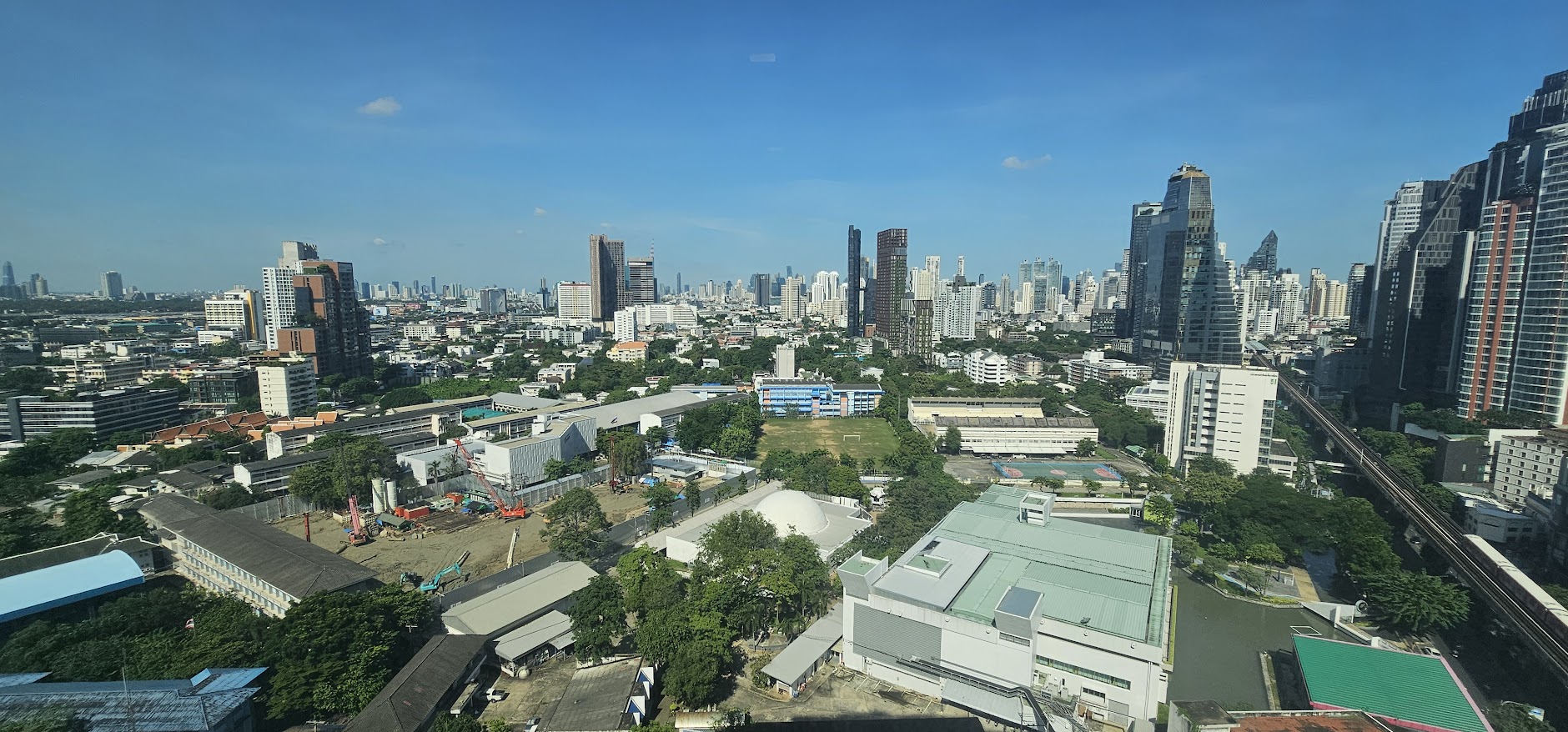 1-bedroom, 2-bath condo at Nusasiri Grand, 80 sqm, steps from BTS Ekkamai. Rent for 35,000 THB/month. Prime location, luxury living.