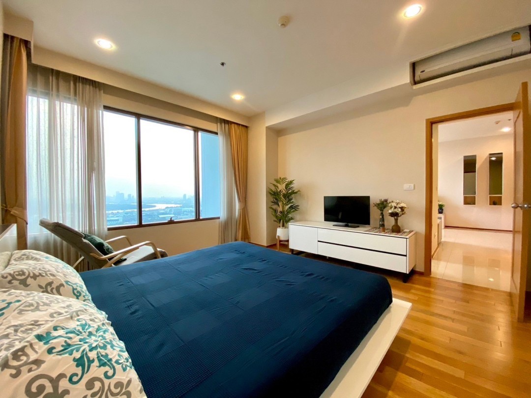 1 Bedroom condo for rent at The Emporio Place, 66sqm, 50,000THB/month. Prime Sukhumvit location with top amenities. Contact BestBKKCondos for more info.