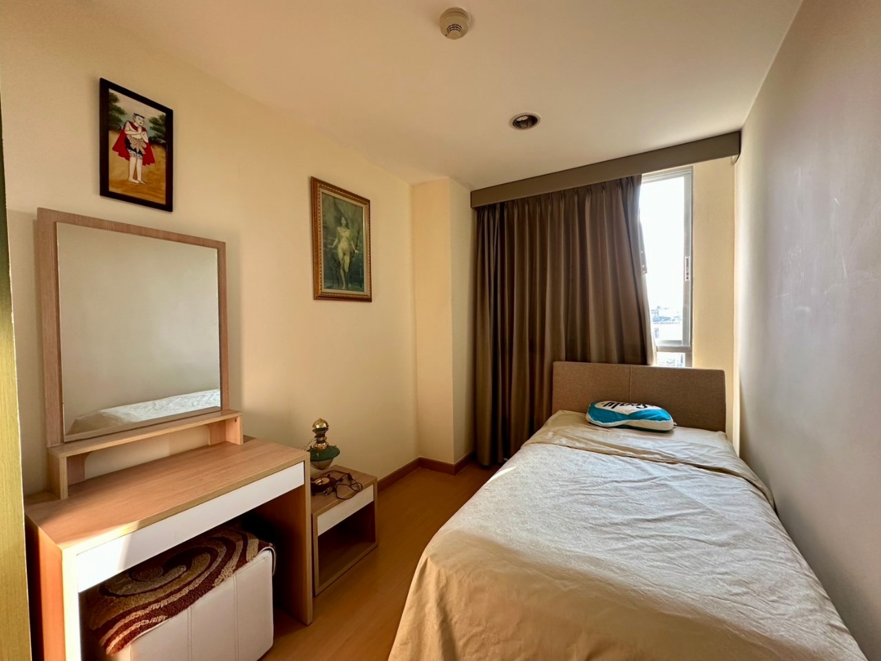 Stylish 2-bedroom condo at Life @ Sukhumvit 67. Fully furnished, pet-friendly, 63 sqm, near BTS Phra Khanong. Rent 30,000 THB/month (negotiable).