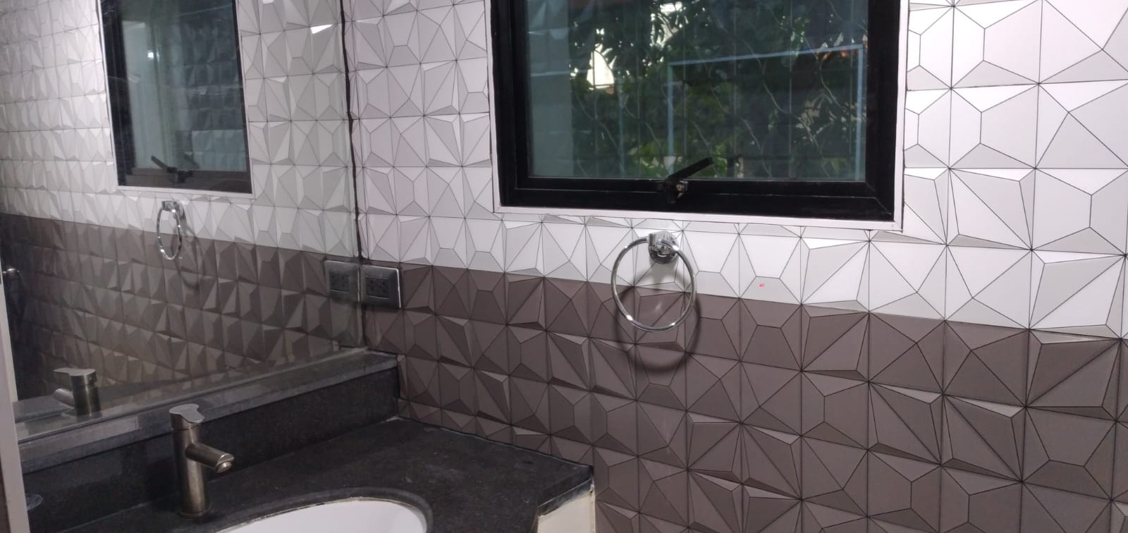 2-Bed, 1-Bath, 80 sqm Condo for Rent at Ebony Wing 377, President Park, Sukhumvit 24 – Pet-Friendly, Fully Furnished, ฿35,000/month, Near BTS Phrom Phong