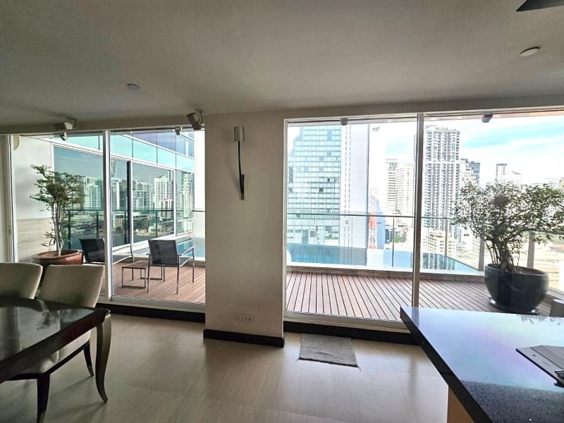 Experience luxurious living at Le Raffine Jambunuda Sukhumvit 31! Spacious 4-bedroom condo, 350 sqm, private pool, pet-friendly, top amenities. Rent: 190,000 THB/month. Near BTS Asok
