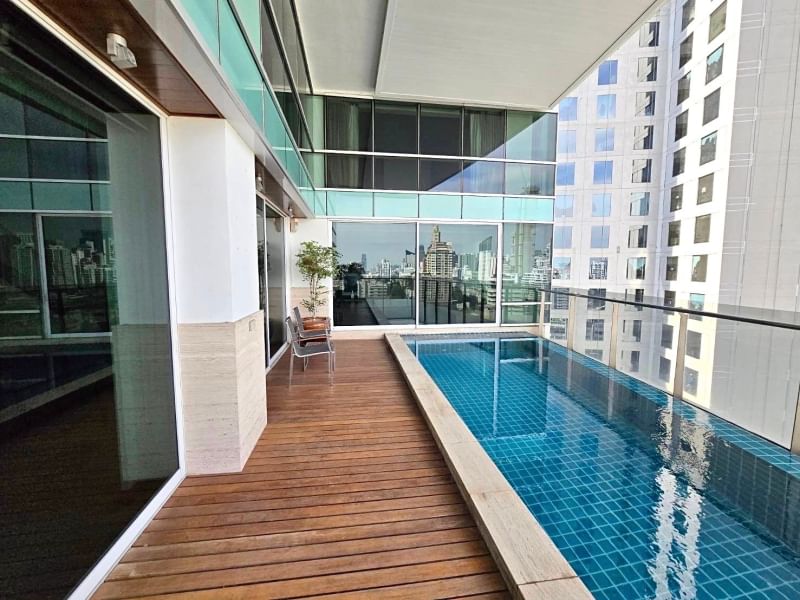 Experience luxurious living at Le Raffine Jambunuda Sukhumvit 31! Spacious 4-bedroom condo, 350 sqm, private pool, pet-friendly, top amenities. Rent: 190,000 THB/month. Near BTS Asok