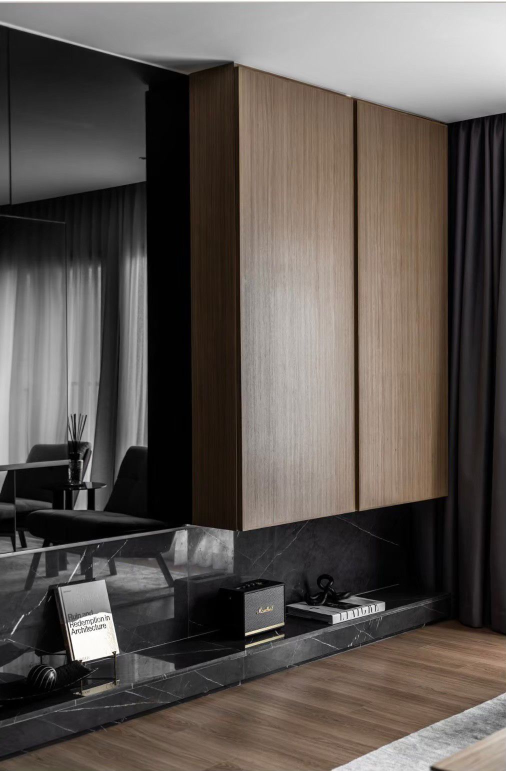 Discover luxury at Noble Remix! Newly renovated 3-bedroom, 2-bathroom condo with 127 sqm on the 27th floor. Prime location, Near BTS Thong Lo. Sale Price: 28.5M THB.