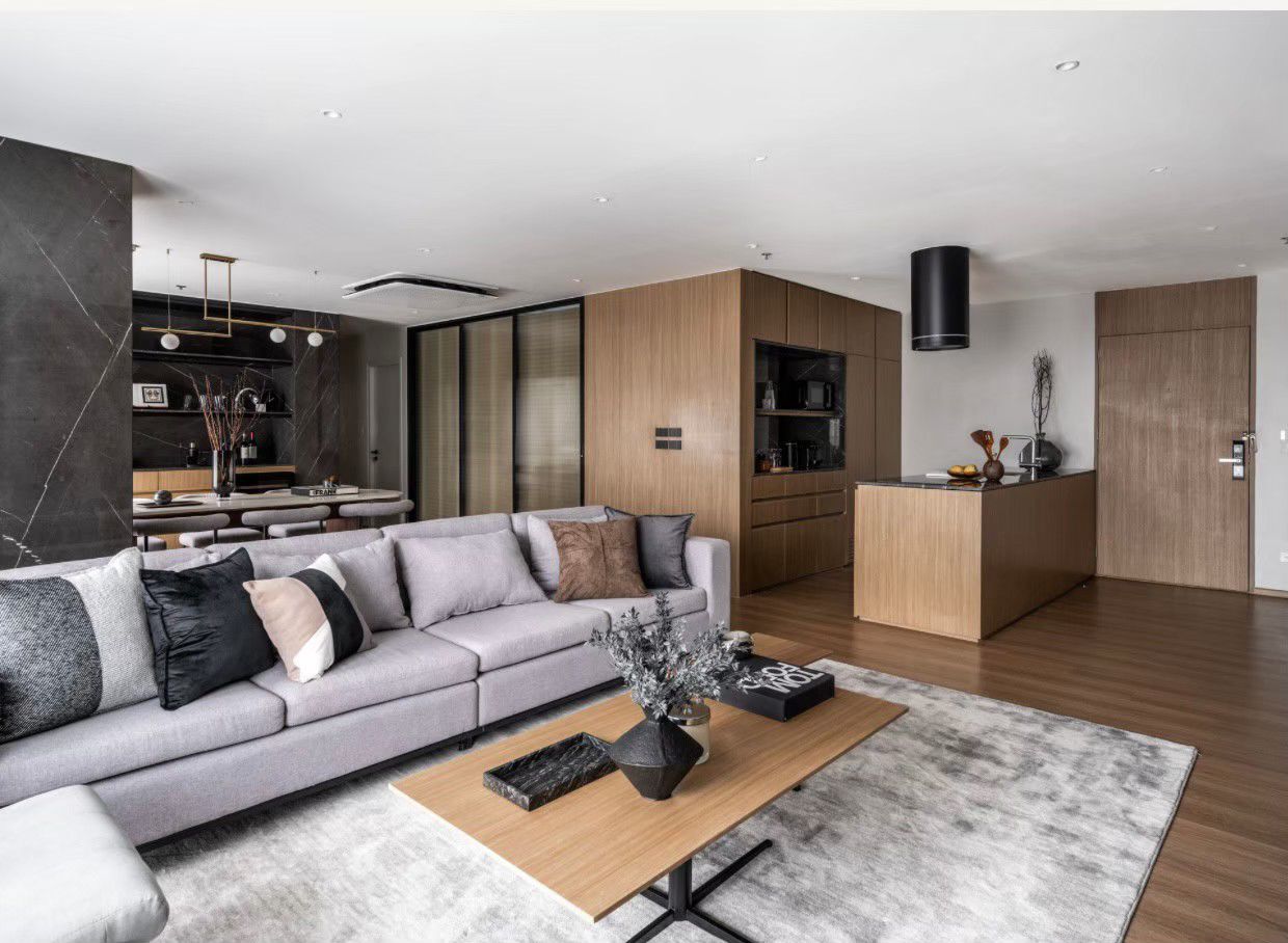 Discover luxury at Noble Remix! Newly renovated 3-bedroom, 2-bathroom condo with 127 sqm on the 27th floor. Prime location, Near BTS Thong Lo. Sale Price: 28.5M THB.