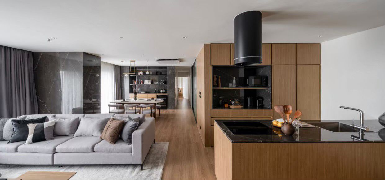 Discover luxury at Noble Remix! Newly renovated 3-bedroom, 2-bathroom condo with 127 sqm on the 27th floor. Prime location, Near BTS Thong Lo. Sale Price: 28.5M THB.