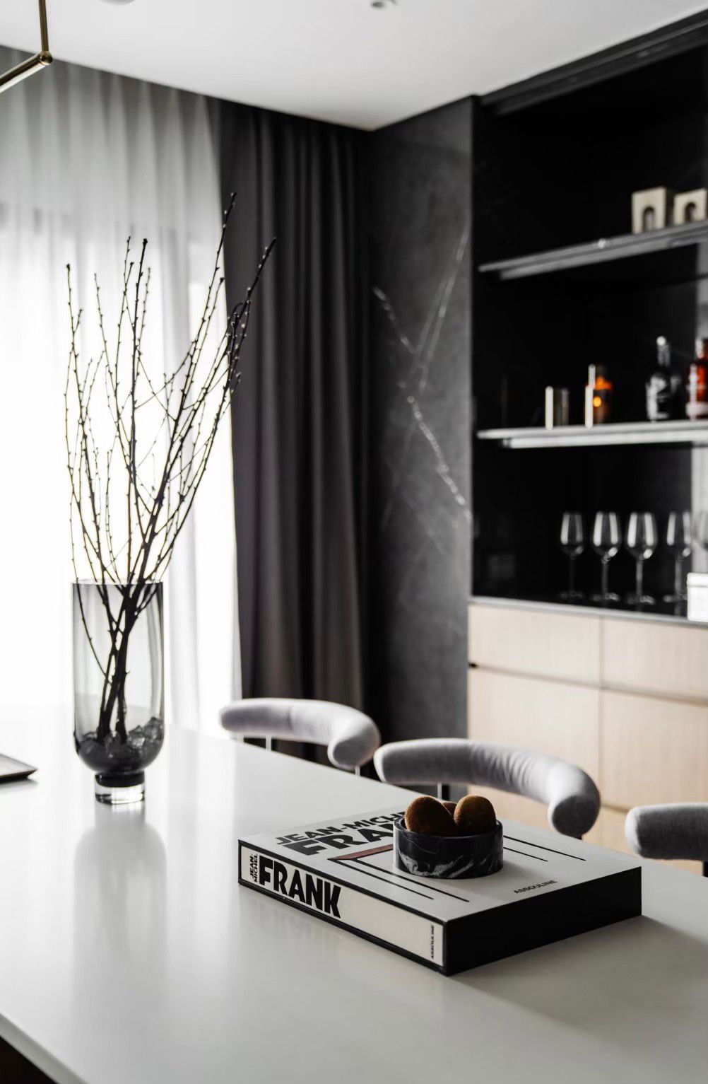 Discover luxury at Noble Remix! Newly renovated 3-bedroom, 2-bathroom condo with 127 sqm on the 27th floor. Prime location, Near BTS Thong Lo. Sale Price: 28.5M THB.