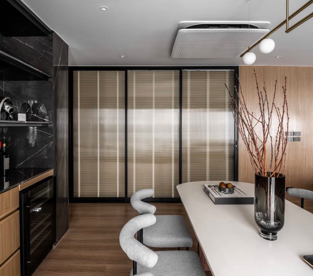 Discover luxury at Noble Remix! Newly renovated 3-bedroom, 2-bathroom condo with 127 sqm on the 27th floor. Prime location, Near BTS Thong Lo. Sale Price: 28.5M THB.