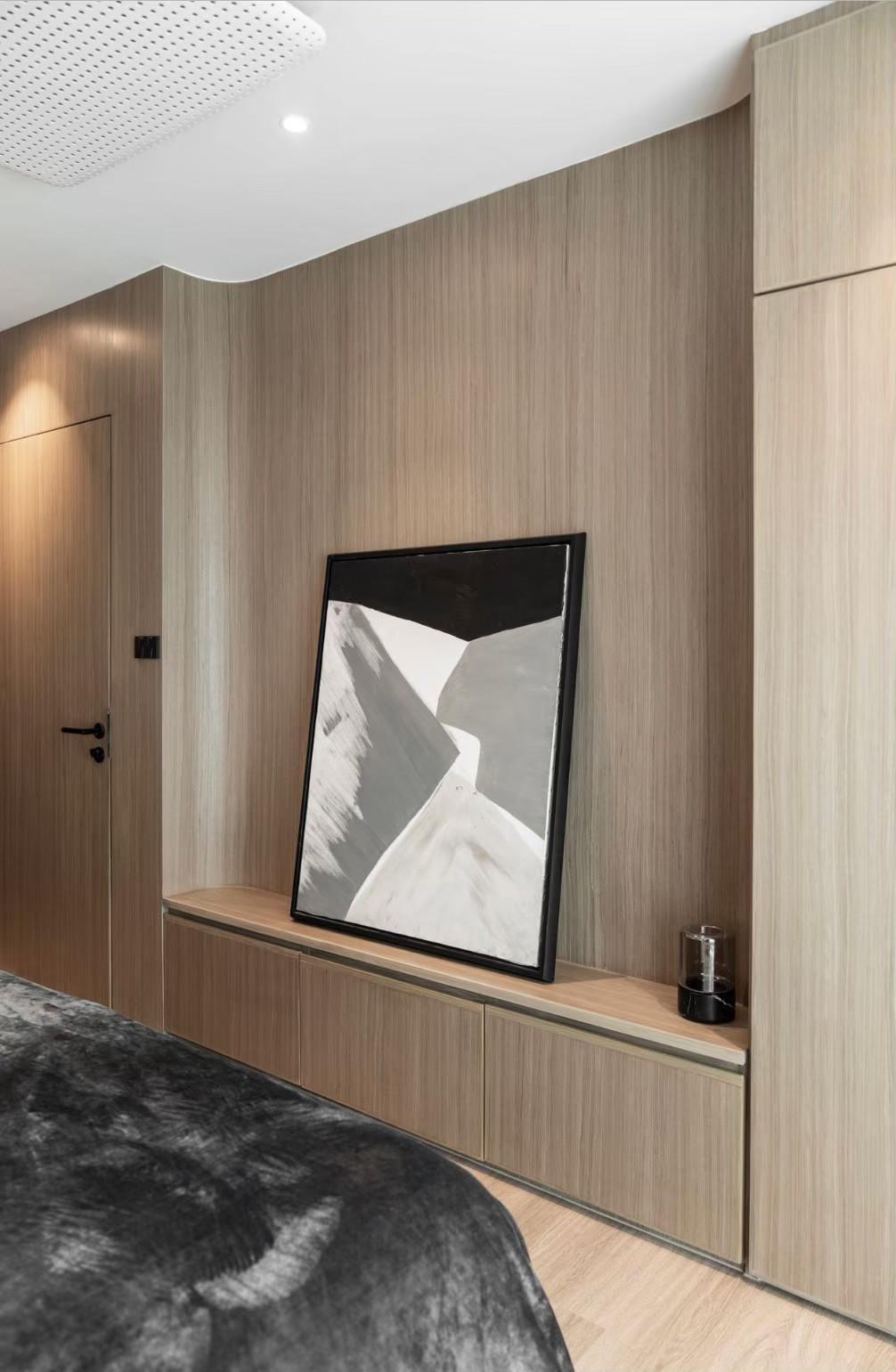 Discover luxury at Noble Remix! Newly renovated 3-bedroom, 2-bathroom condo with 127 sqm on the 27th floor. Prime location, Near BTS Thong Lo. Sale Price: 28.5M THB.