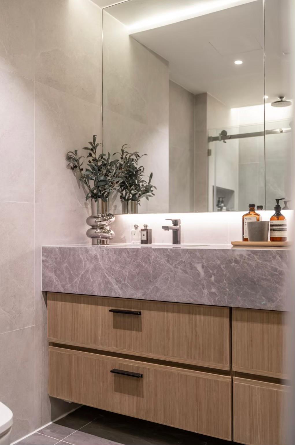 Discover luxury at Noble Remix! Newly renovated 3-bedroom, 2-bathroom condo with 127 sqm on the 27th floor. Prime location, Near BTS Thong Lo. Sale Price: 28.5M THB.