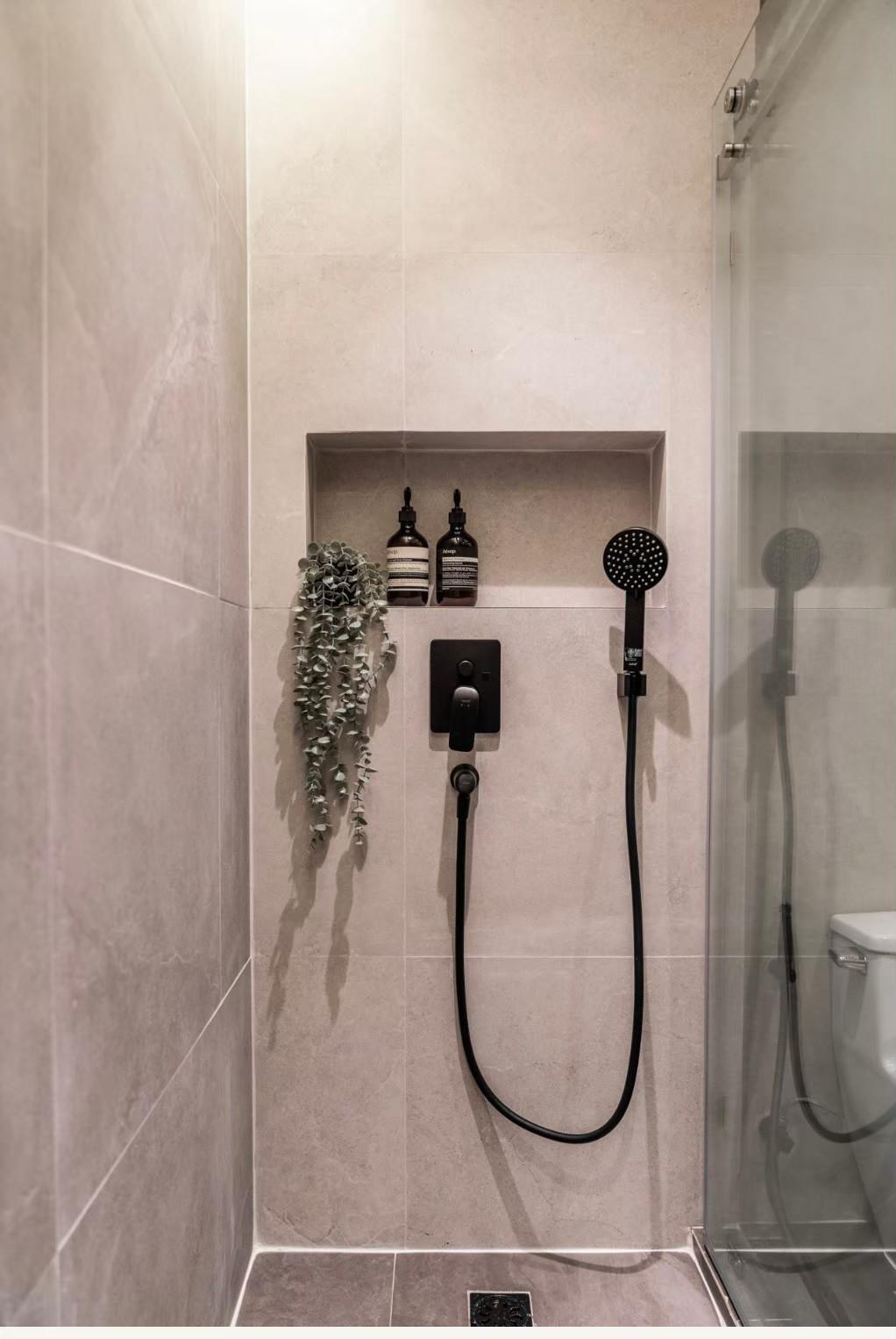 Discover luxury at Noble Remix! Newly renovated 3-bedroom, 2-bathroom condo with 127 sqm on the 27th floor. Prime location, Near BTS Thong Lo. Sale Price: 28.5M THB.