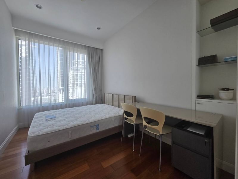 2-Bed, 2-Bath Condo for Sale at Q Langsuan, 80 sqm, Royal Bangkok Sports Club View, BTS Chidlom MRT Lumpini, ฿20,000,000 – Luxury Living in Lumphini