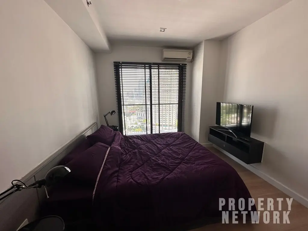 Stunning 1-bedroom condo at The Seed Mingle Sathorn-Suanplu. Fully furnished, 42.5 sqm, 26th floor, near BTS Sala Daeng & MRT Lumphini. Price: 4.4M THB.