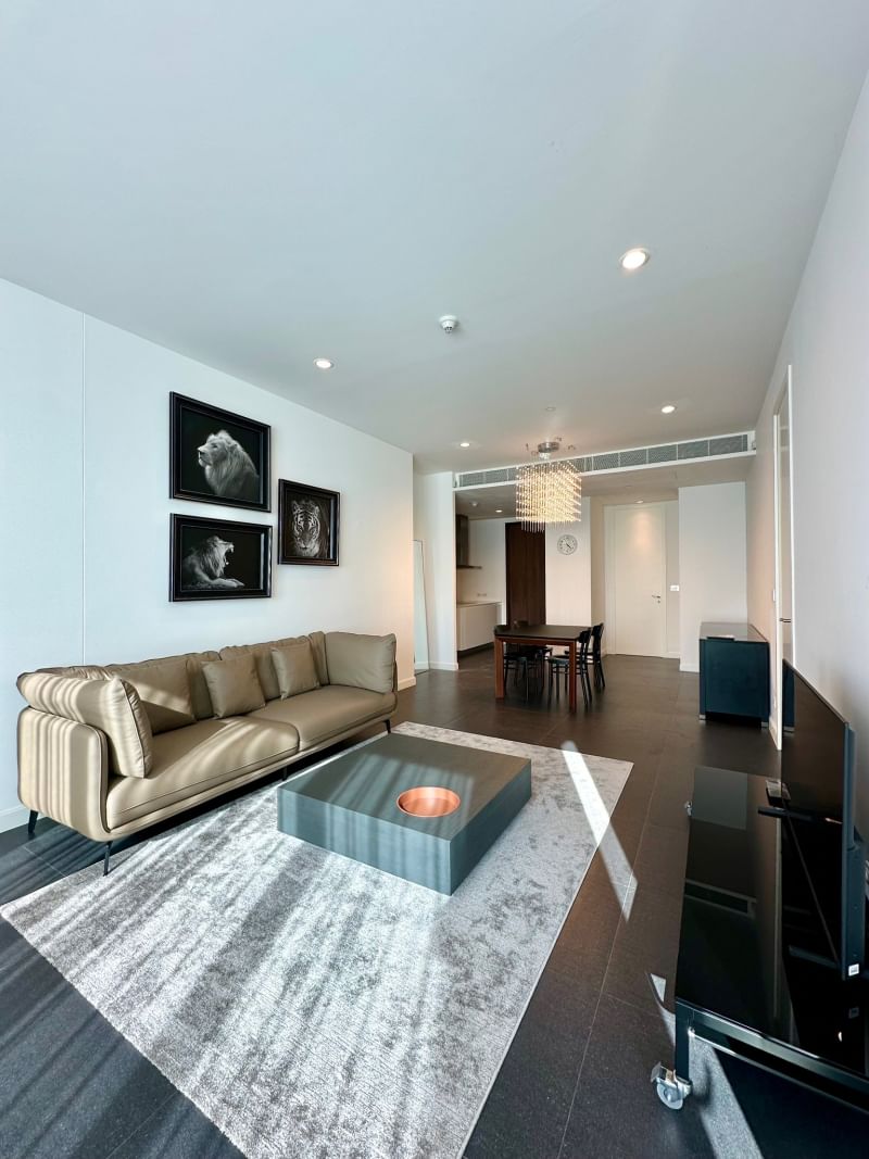 Rent or buy a luxurious 2-bedroom condo at 185 Rajadamri, 117 sqm, for 100,000 THB/month or 36M THB. Prime location in Bangkok, near BTS and malls.