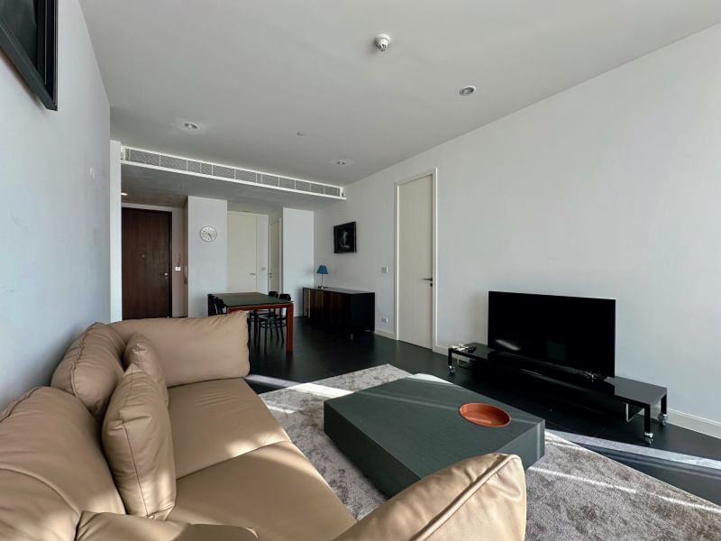 Rent or buy a luxurious 2-bedroom condo at 185 Rajadamri, 117 sqm, for 100,000 THB/month or 36M THB. Prime location in Bangkok, near BTS and malls.