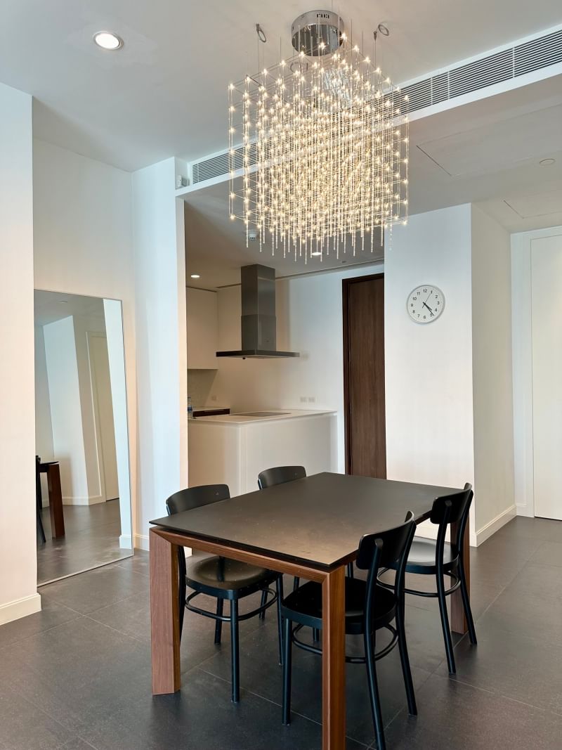 Rent or buy a luxurious 2-bedroom condo at 185 Rajadamri, 117 sqm, for 100,000 THB/month or 36M THB. Prime location in Bangkok, near BTS and malls.