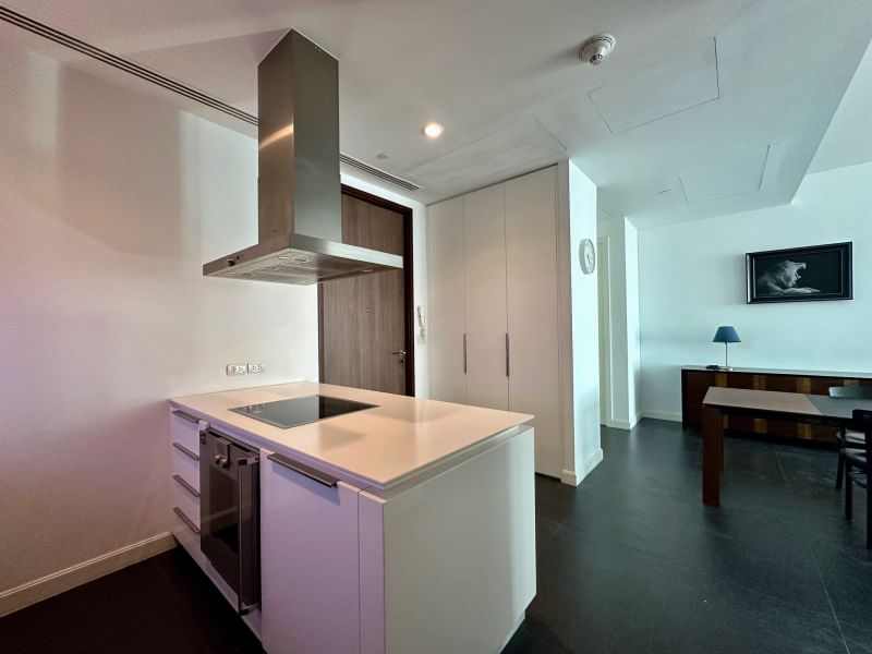 Rent or buy a luxurious 2-bedroom condo at 185 Rajadamri, 117 sqm, for 100,000 THB/month or 36M THB. Prime location in Bangkok, near BTS and malls.