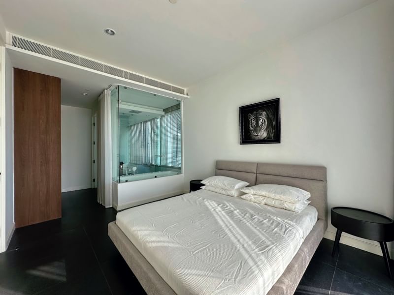 Rent or buy a luxurious 2-bedroom condo at 185 Rajadamri, 117 sqm, for 100,000 THB/month or 36M THB. Prime location in Bangkok, near BTS and malls.