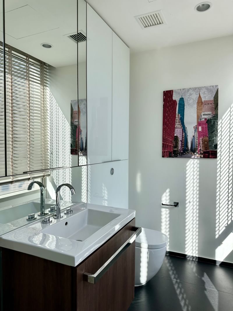 Rent or buy a luxurious 2-bedroom condo at 185 Rajadamri, 117 sqm, for 100,000 THB/month or 36M THB. Prime location in Bangkok, near BTS and malls.