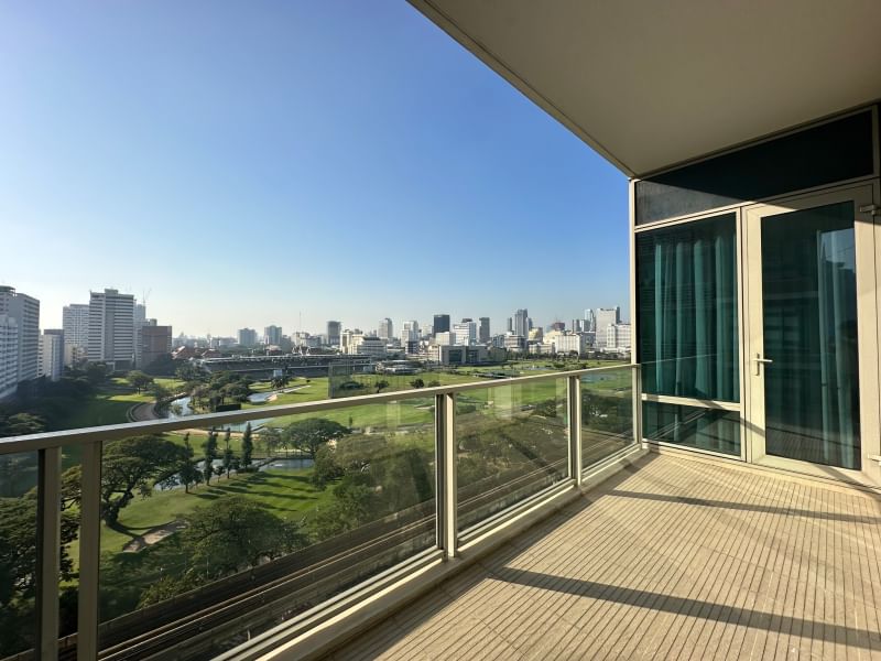 Rent or buy a luxurious 2-bedroom condo at 185 Rajadamri, 117 sqm, for 100,000 THB/month or 36M THB. Prime location in Bangkok, near BTS and malls.