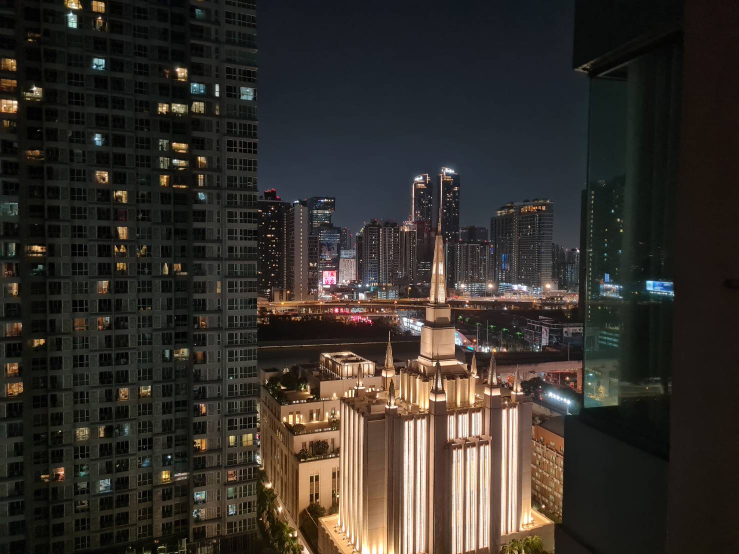 Stunning 1-Bedroom, 2-Bathroom condo at Villa Asoke, 80 sqm, fully furnished. Prime location in Makkasan, Bangkok. For sale at 9,800,000 THB.