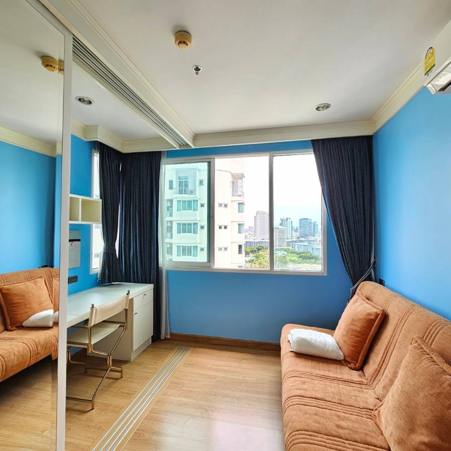 Luxury 3-Bedroom, 3-Bathroom condo at Supalai Wellington, 137 sqm, for Sale at 15,000,000 THB. Prime location near MRT Cultural Center in Huai Khwang.