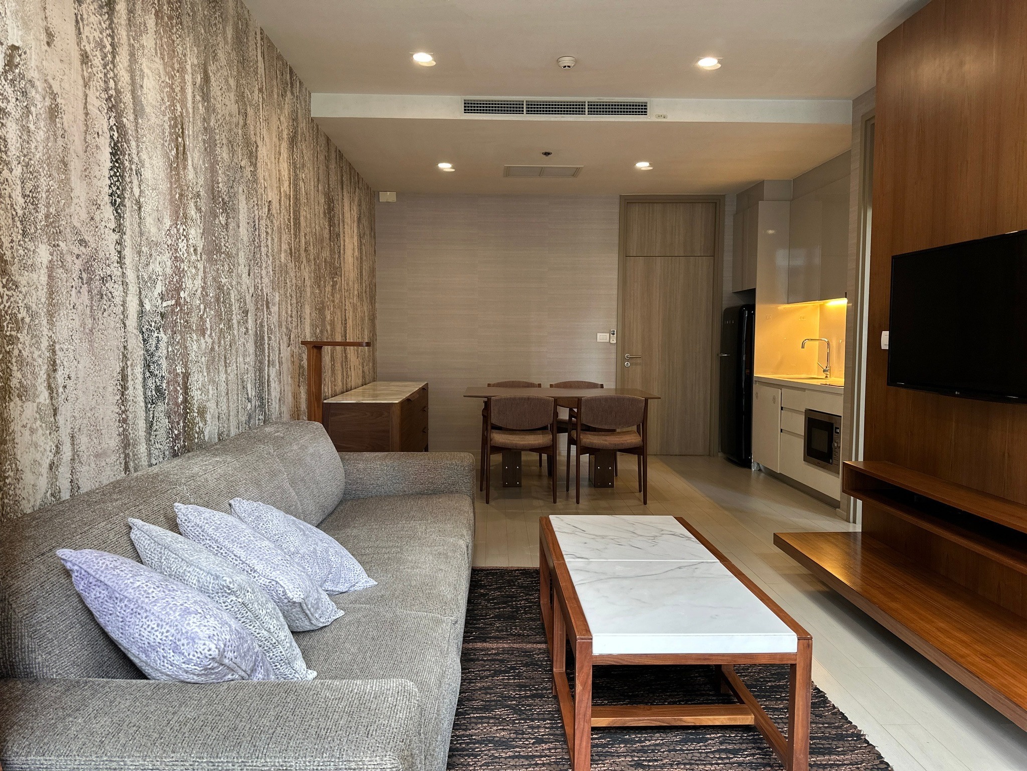 Spacious 1-Bedroom condo at Noble Ploenchit, 58 sqm, for Sale at 15,000,000 THB. Great location near Ploenchit BTS and luxury amenities.