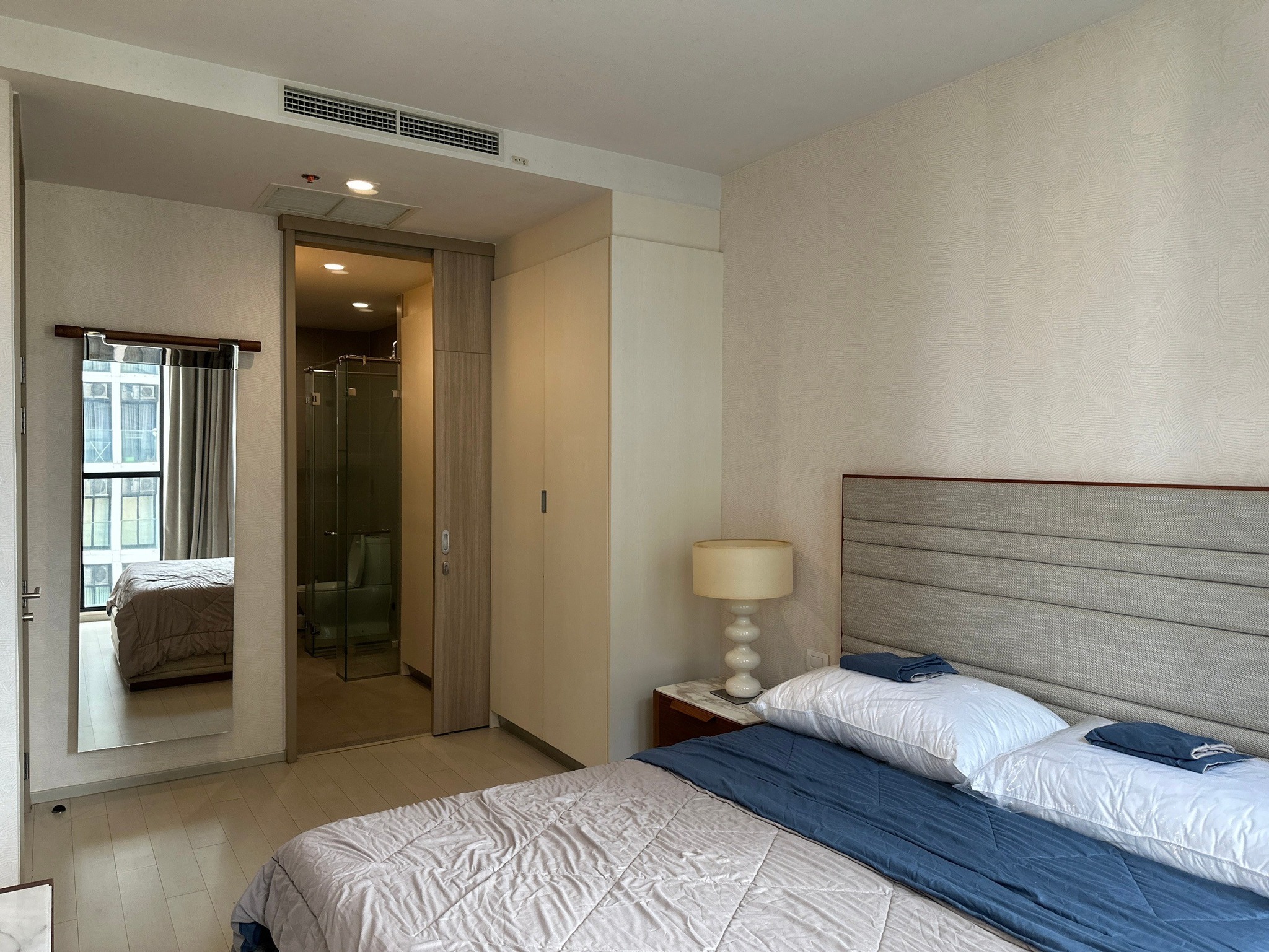Spacious 1-Bedroom condo at Noble Ploenchit, 58 sqm, for Sale at 15,000,000 THB. Great location near Ploenchit BTS and luxury amenities.