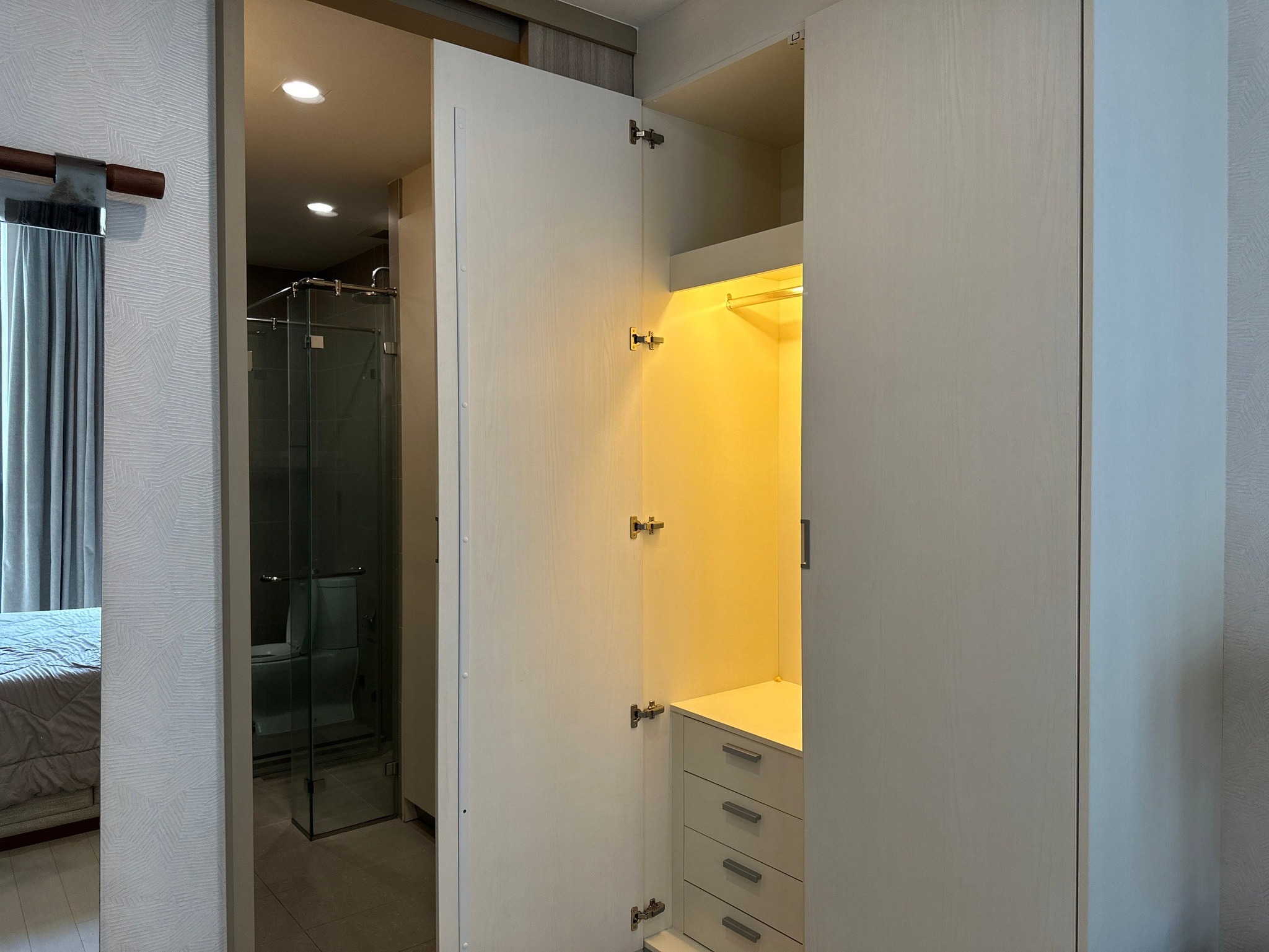 Spacious 1-Bedroom condo at Noble Ploenchit, 58 sqm, for Sale at 15,000,000 THB. Great location near Ploenchit BTS and luxury amenities.
