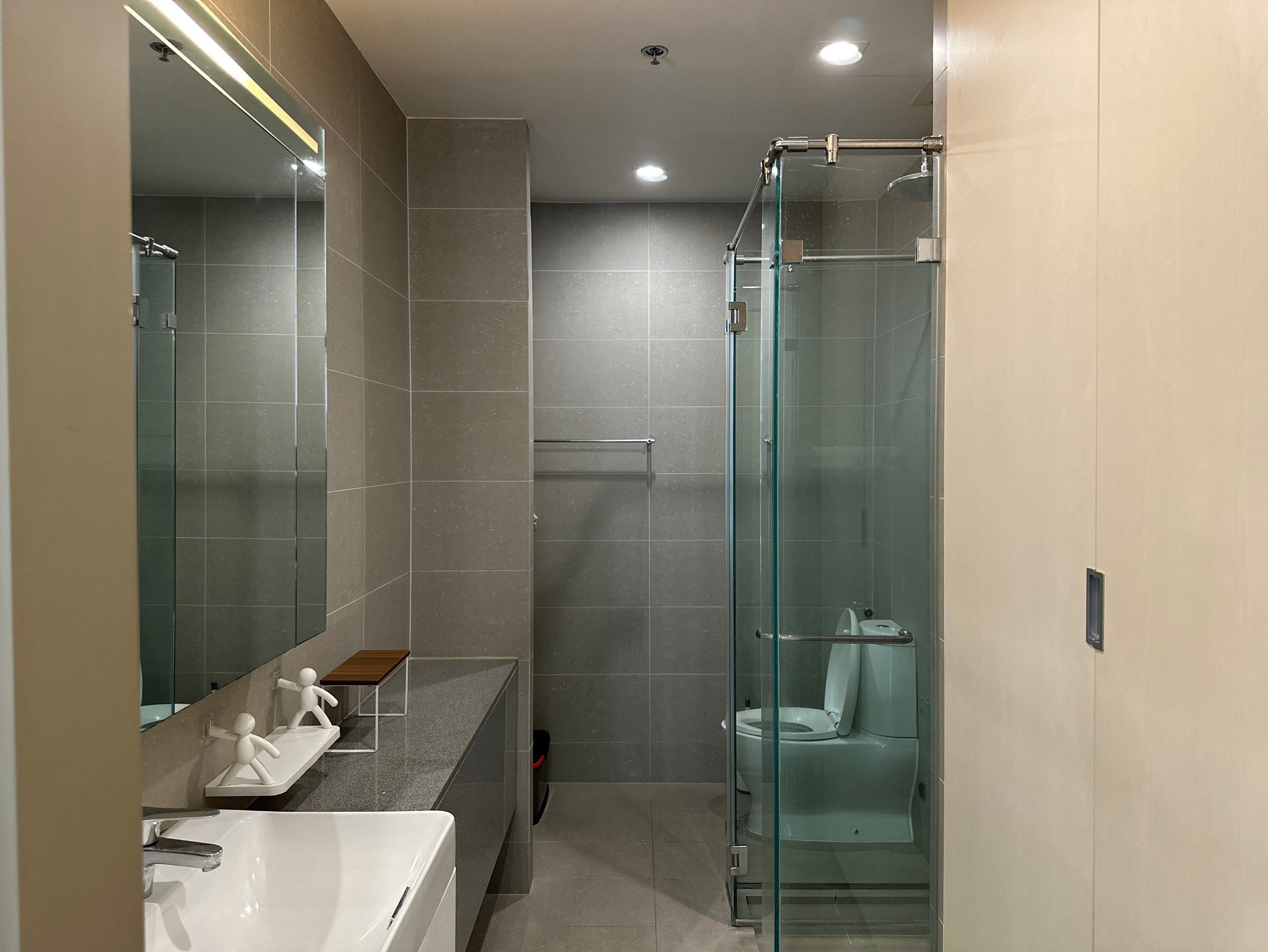 Spacious 1-Bedroom condo at Noble Ploenchit, 58 sqm, for Sale at 15,000,000 THB. Great location near Ploenchit BTS and luxury amenities.