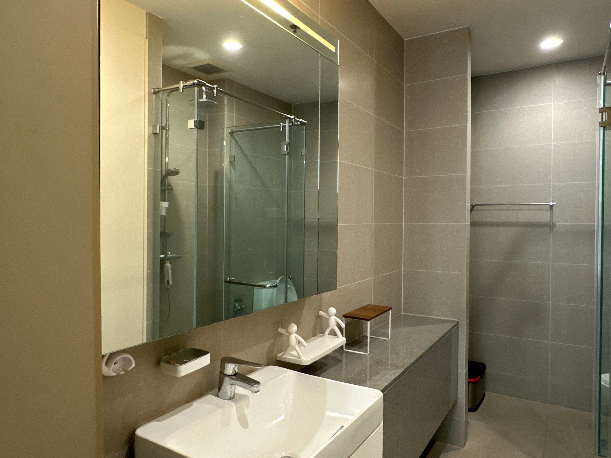 Spacious 1-Bedroom condo at Noble Ploenchit, 58 sqm, for Sale at 15,000,000 THB. Great location near Ploenchit BTS and luxury amenities.