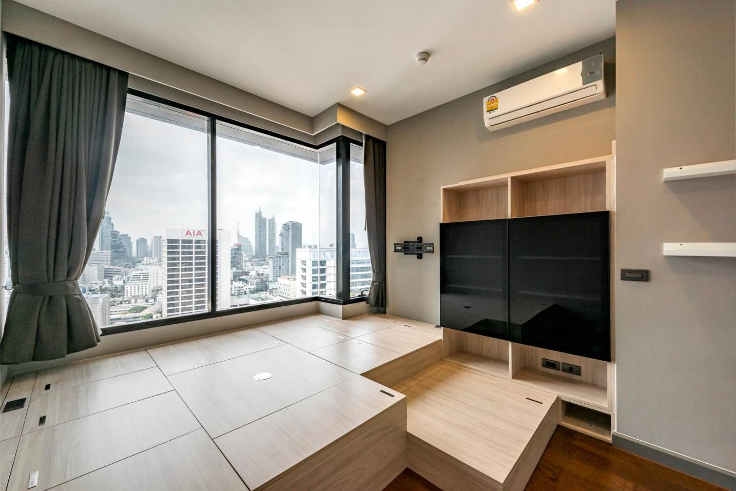 Spacious 2-Bedrooms condo at M Silom, 58 sqm, for Sale at 20,000,000 THB. Prime location near Chong Nonsi BTS, with full amenities and stunning views.