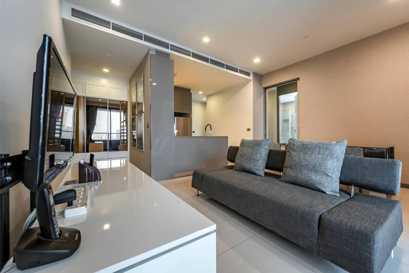 Spacious 2-Bedrooms condo at M Silom, 58 sqm, for Sale at 20,000,000 THB. Prime location near Chong Nonsi BTS, with full amenities and stunning views.