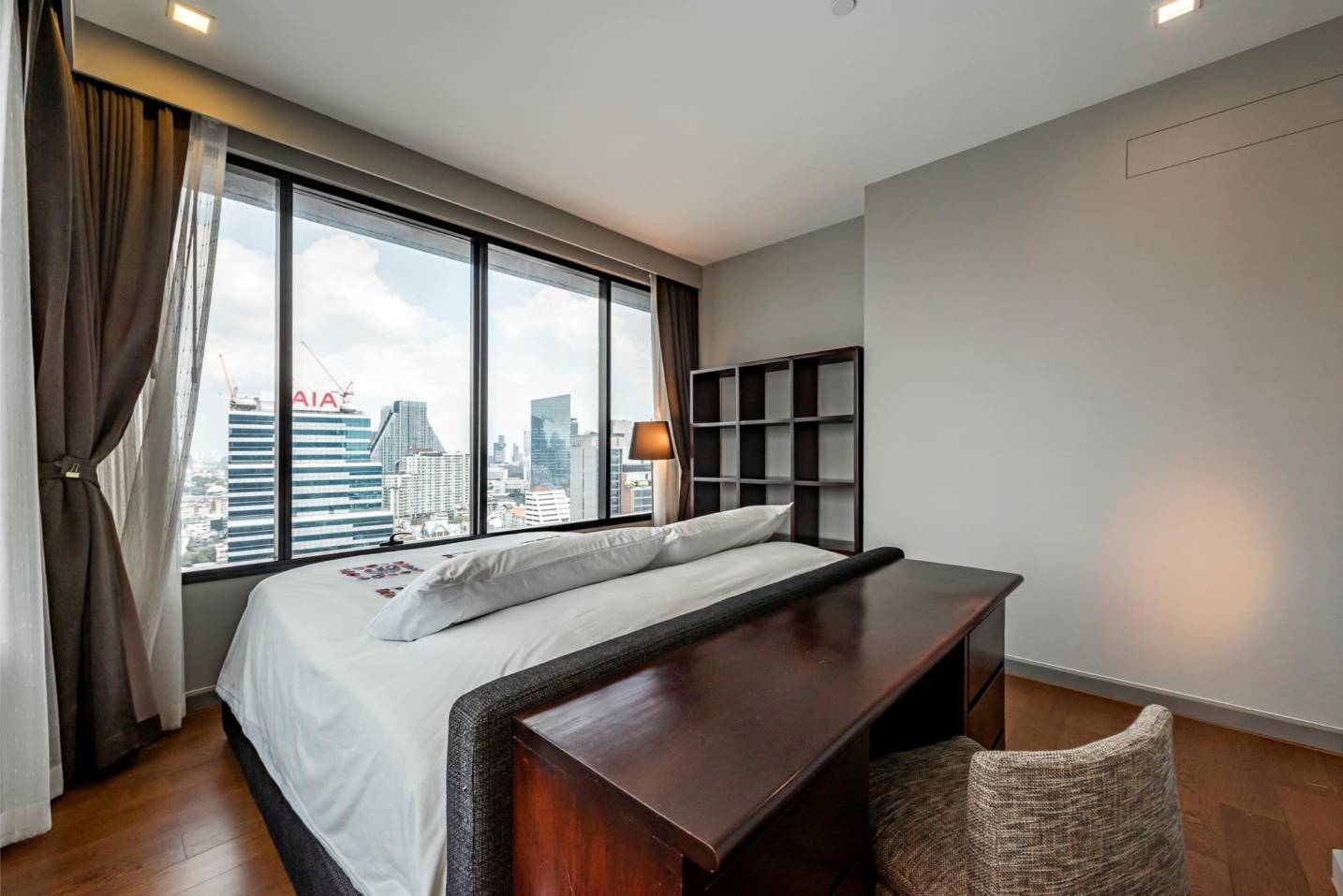 Spacious 2-Bedrooms condo at M Silom, 58 sqm, for Sale at 20,000,000 THB. Prime location near Chong Nonsi BTS, with full amenities and stunning views.