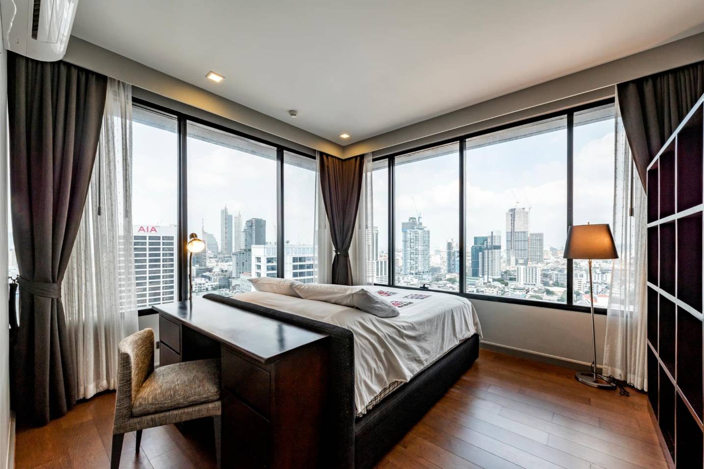 Spacious 2-Bedrooms condo at M Silom, 58 sqm, for Sale at 20,000,000 THB. Prime location near Chong Nonsi BTS, with full amenities and stunning views.