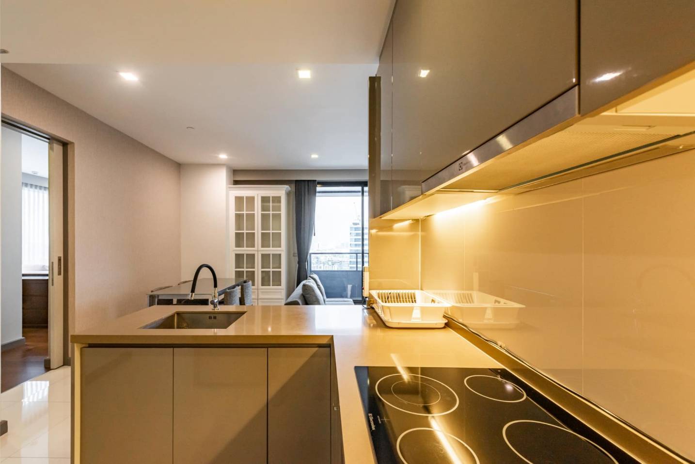 Spacious 2-Bedrooms condo at M Silom, 58 sqm, for Sale at 20,000,000 THB. Prime location near Chong Nonsi BTS, with full amenities and stunning views.