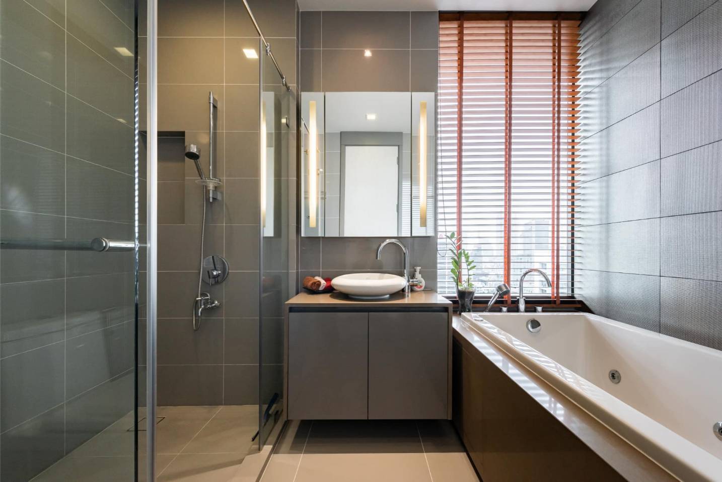 Spacious 2-Bedrooms condo at M Silom, 58 sqm, for Sale at 20,000,000 THB. Prime location near Chong Nonsi BTS, with full amenities and stunning views.