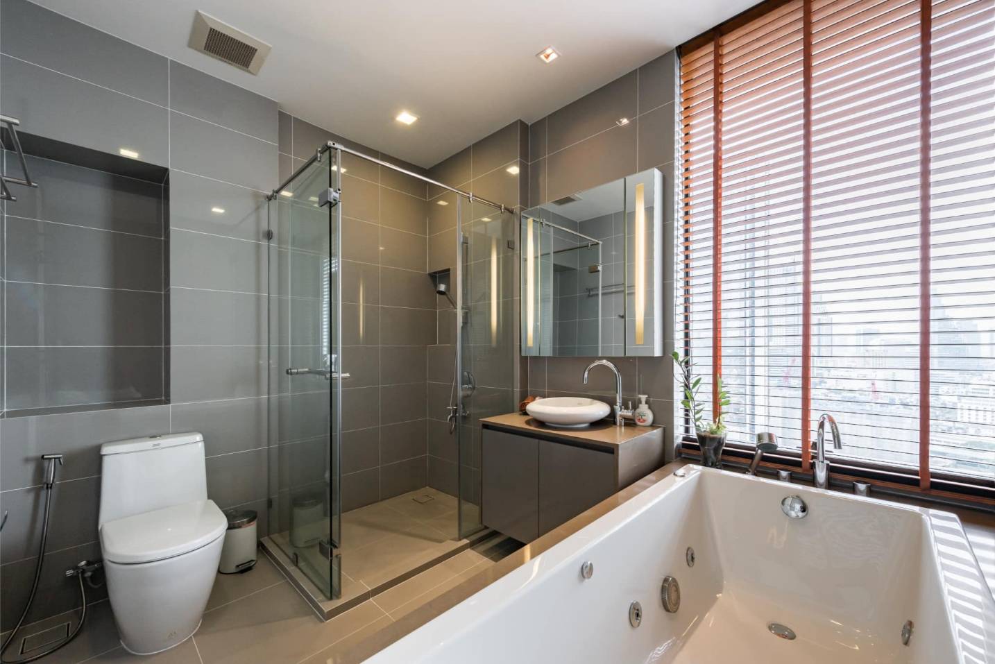 Spacious 2-Bedrooms condo at M Silom, 58 sqm, for Sale at 20,000,000 THB. Prime location near Chong Nonsi BTS, with full amenities and stunning views.